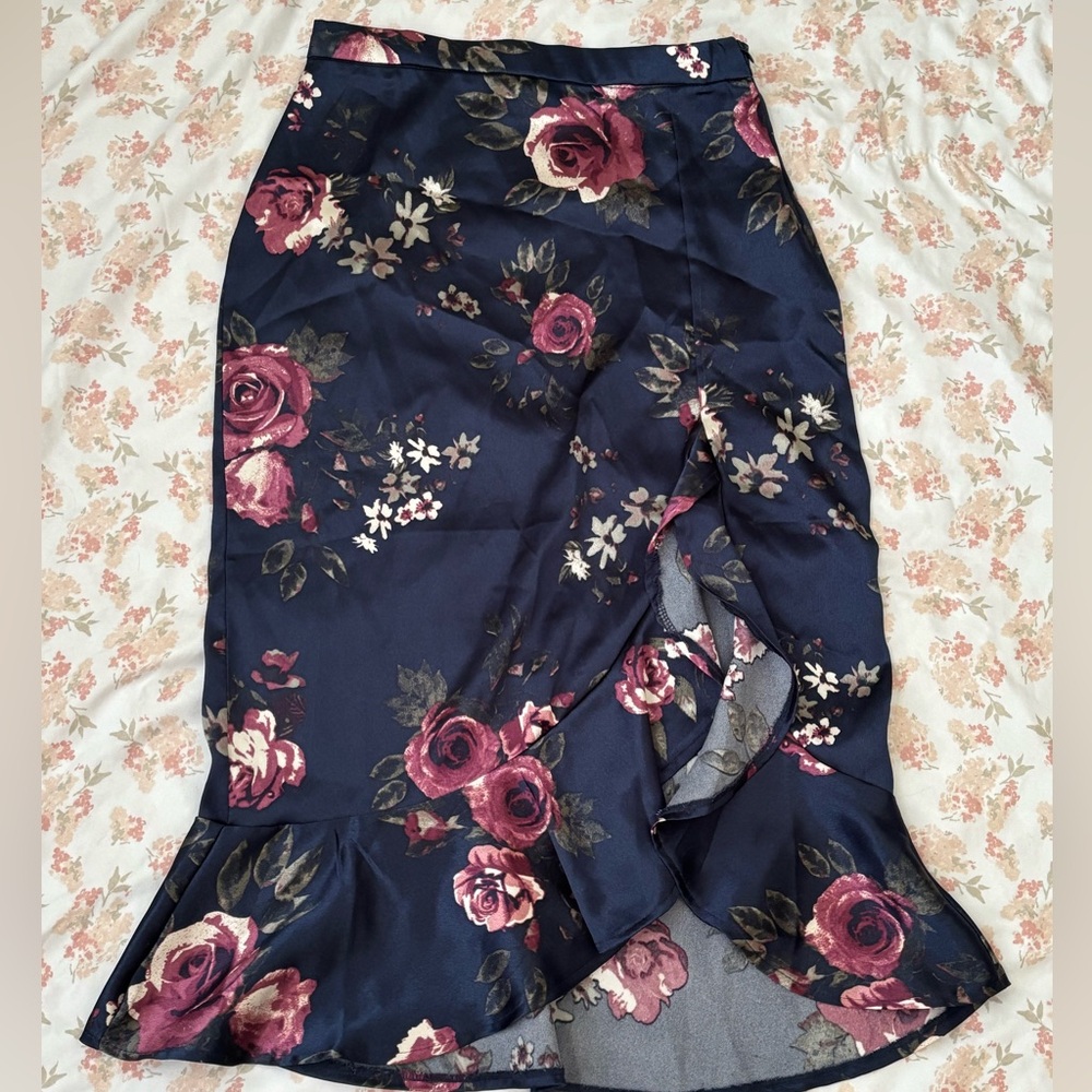 Maxi skirt to knee length,dark blue with a vintage look with flowers